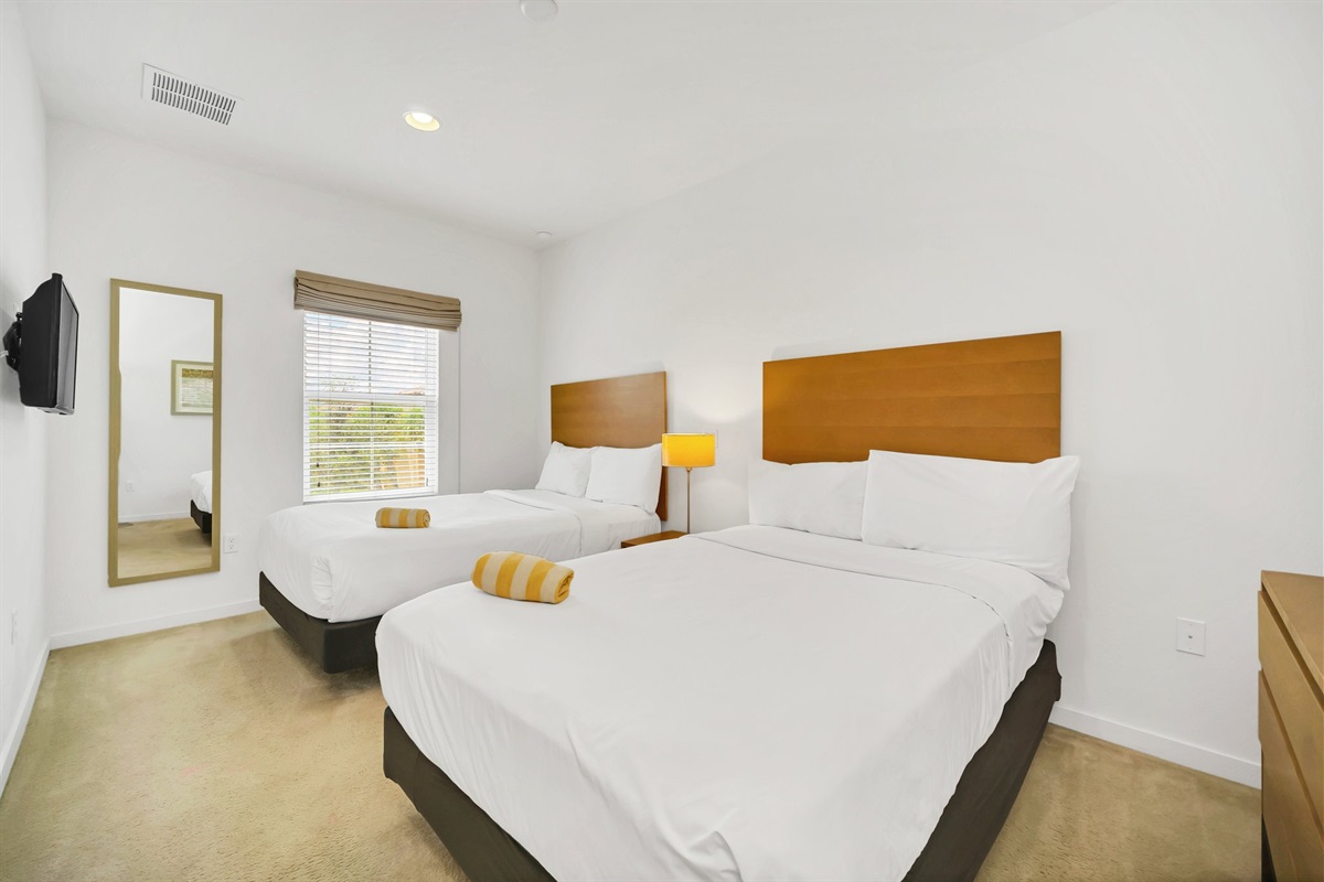 Guest bedroom.
