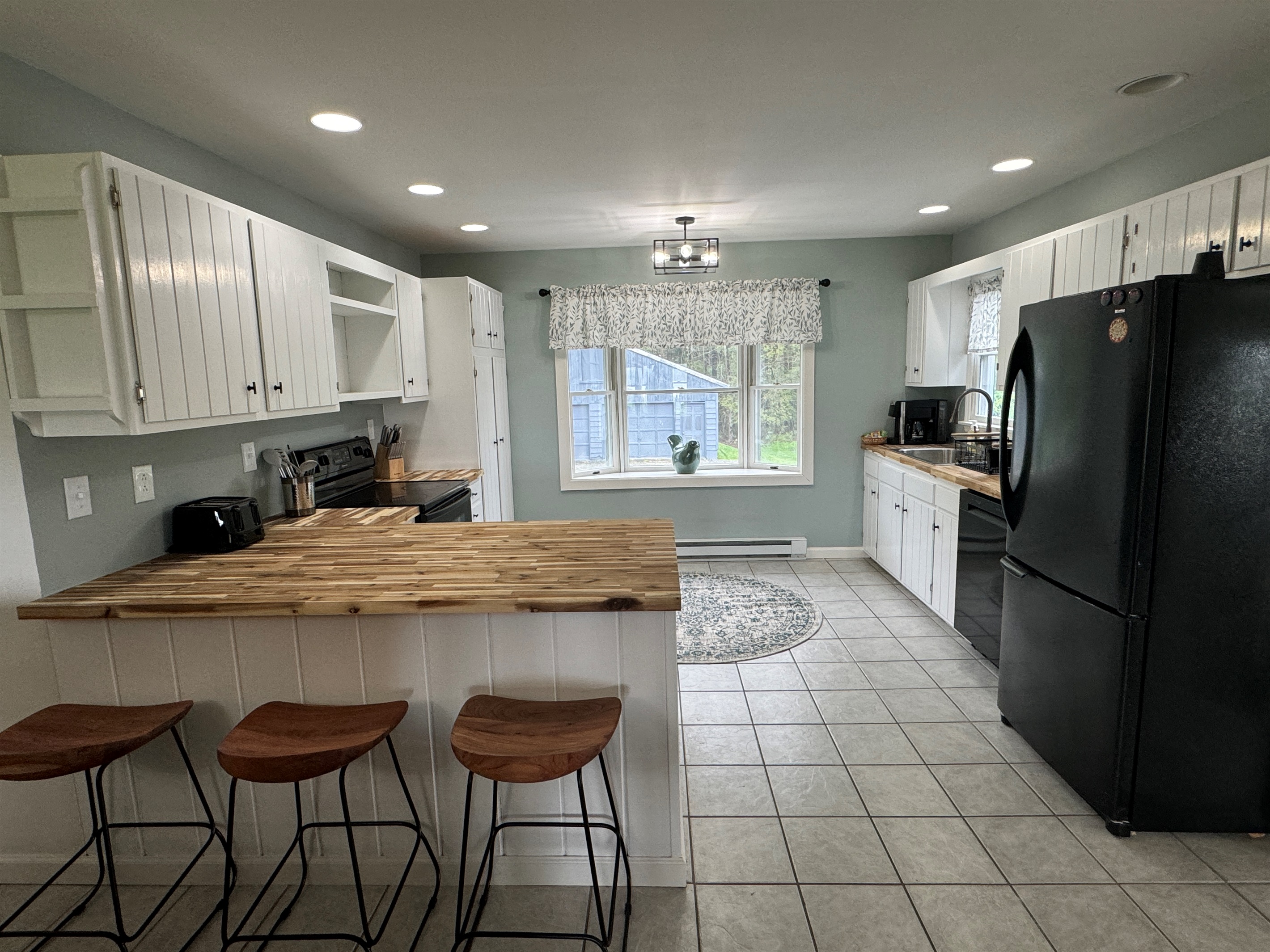 Breakfast bar in kitchen