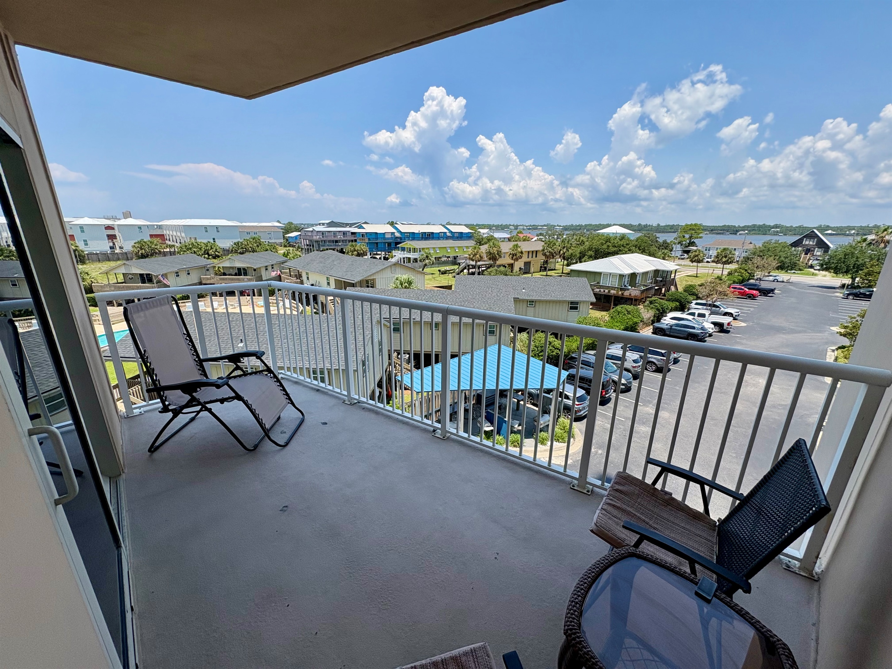 Lagoon Side / North Balcony