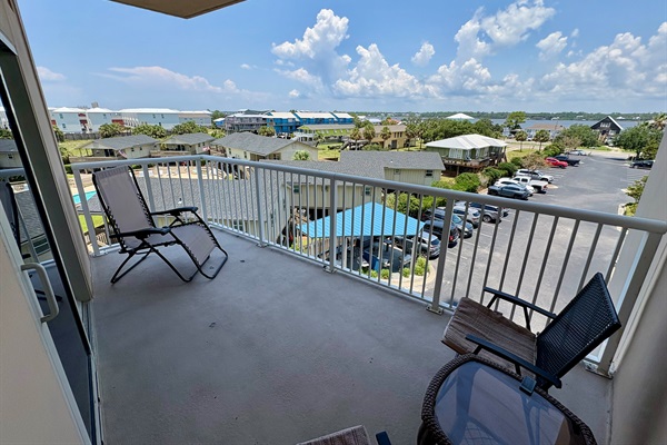 Lagoon Side / North Balcony