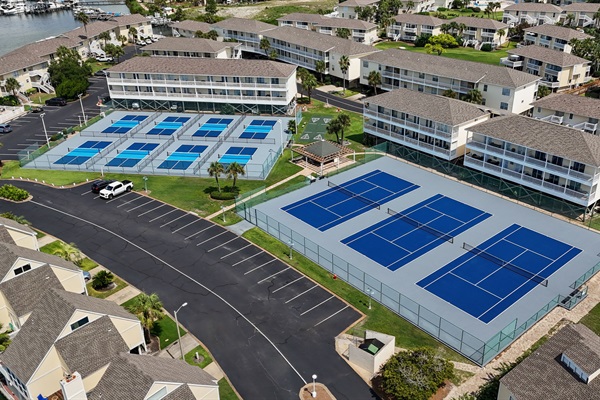 Tennis & Pickleball Courts