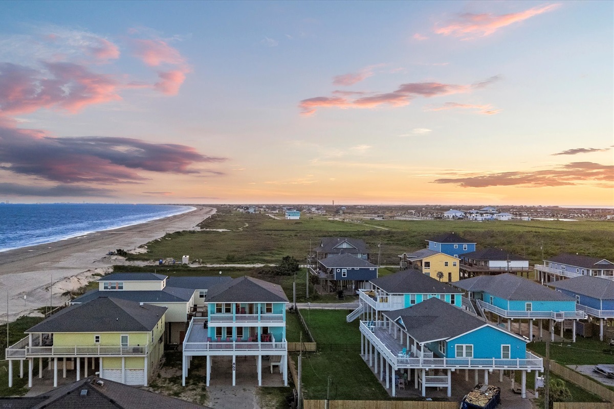 a5403d67ba4c4edcad44afce657db349 Large | Beachhouse | Texas | TX | Vacation Homes | Galveston | Crystal Beach | Kokomo | Breezy Days | Beachfront Elegance | Sunrise Serenity | Southern Sands Property Management, LLC