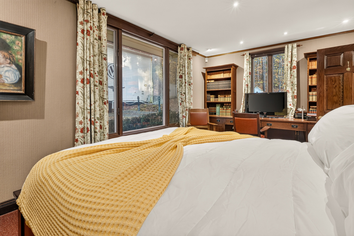 Main house- primary bedroom