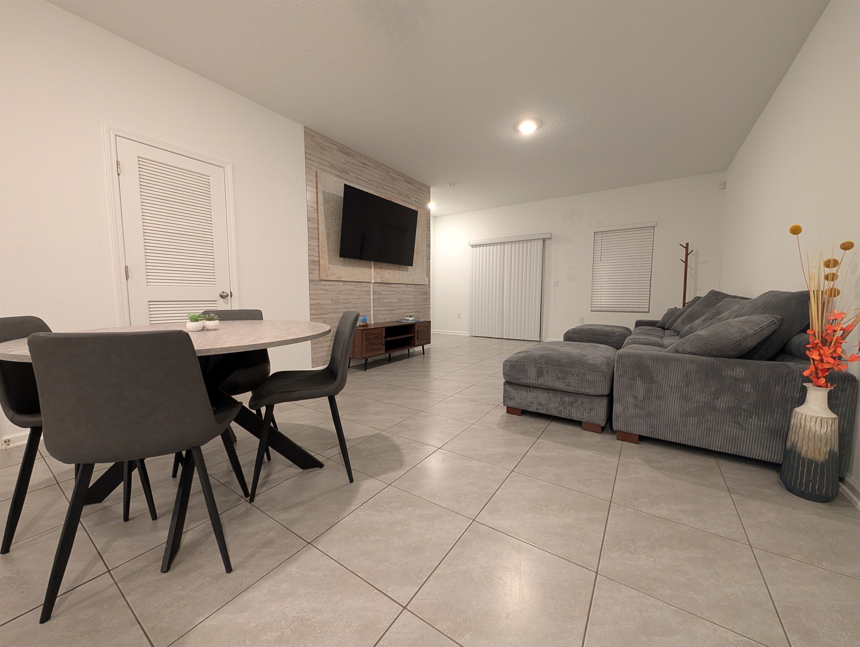 Comfy 3BR Jax Townhome w/ King Bed