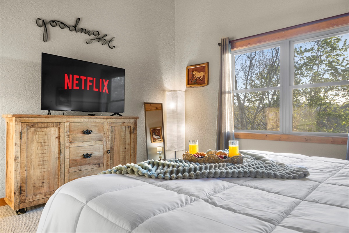Bedroom Retreat: Enjoy streaming your favorites while sipping morning juice in serene comfort!

