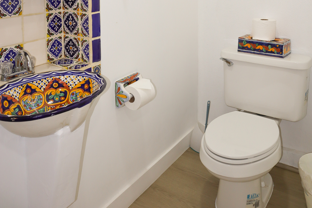 Middle Level Powder Room
