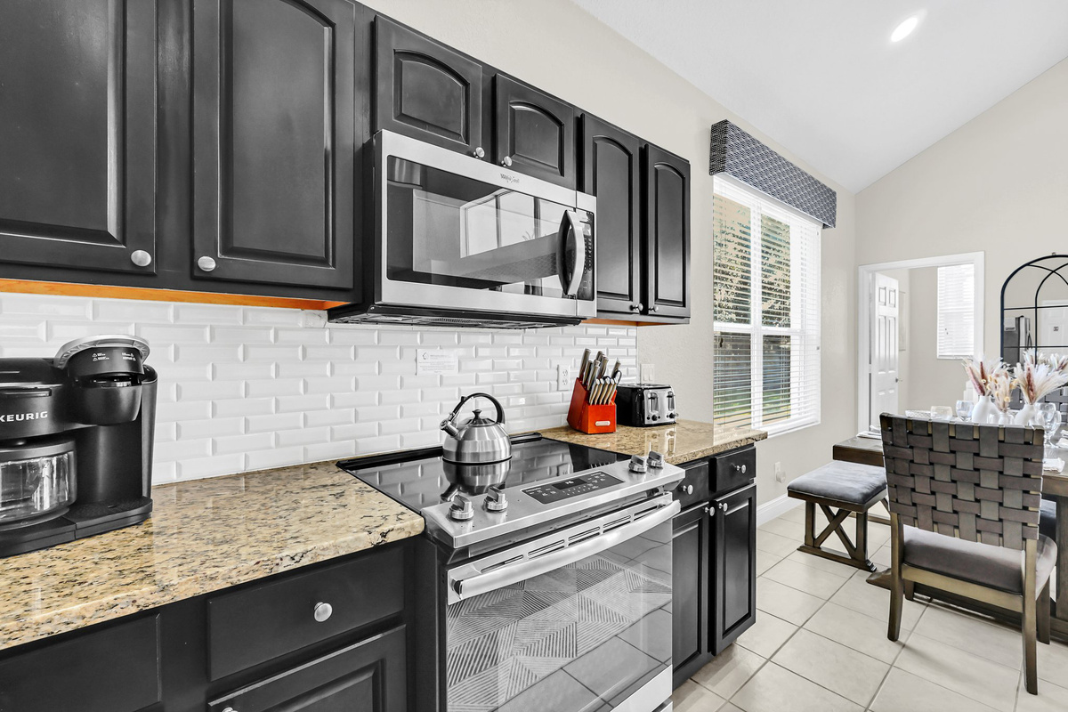 You Will Be Able To Create Some Great Meals In This Kitchen
