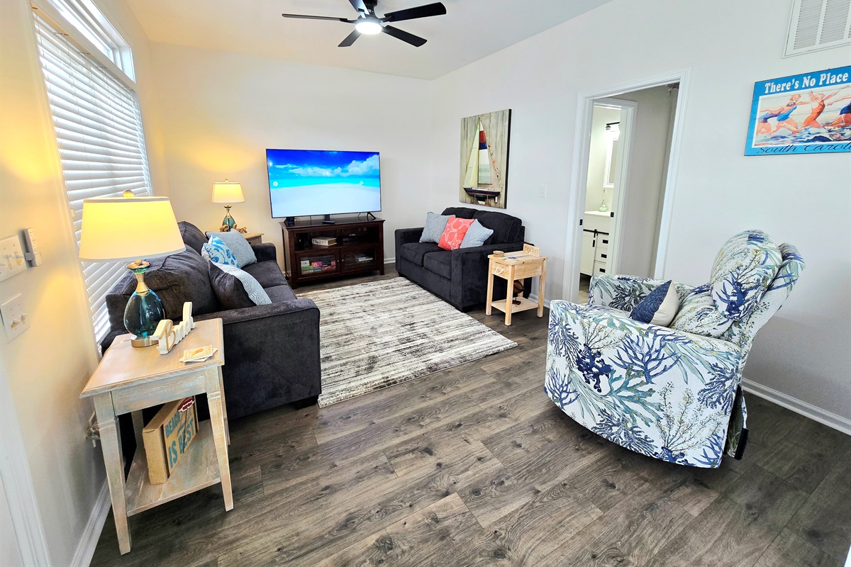 Living Room w/ sleeper sofa