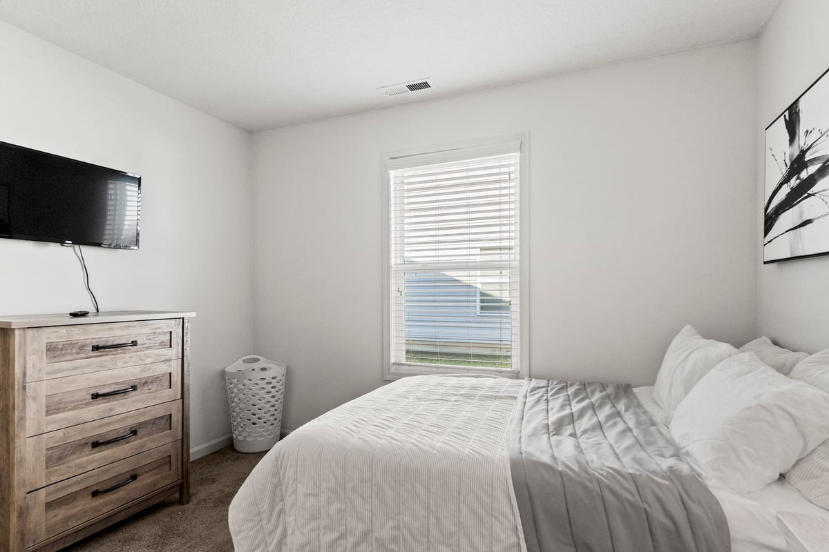 Queen Bedroom