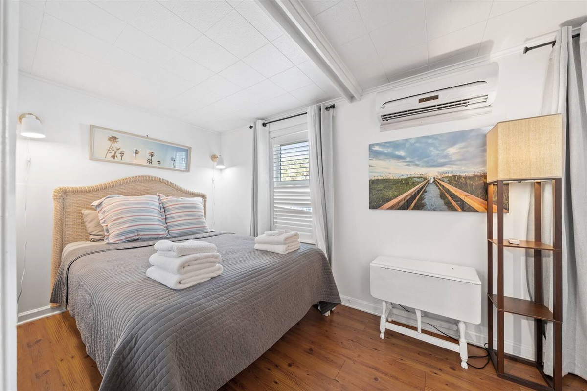 Bed & Bath linens provided!