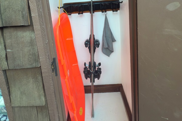 Guest ski closet with ski towel to wipe your equipment