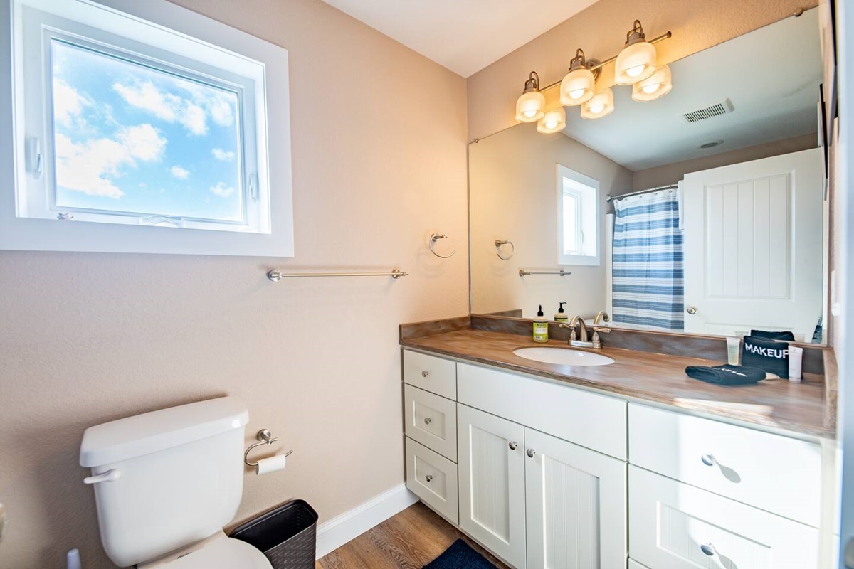 The bunkbed room has an en suite bathroom with a tub/shower combination. Makeup removing cloth, starter soap, shampoo and conditioner is provided....