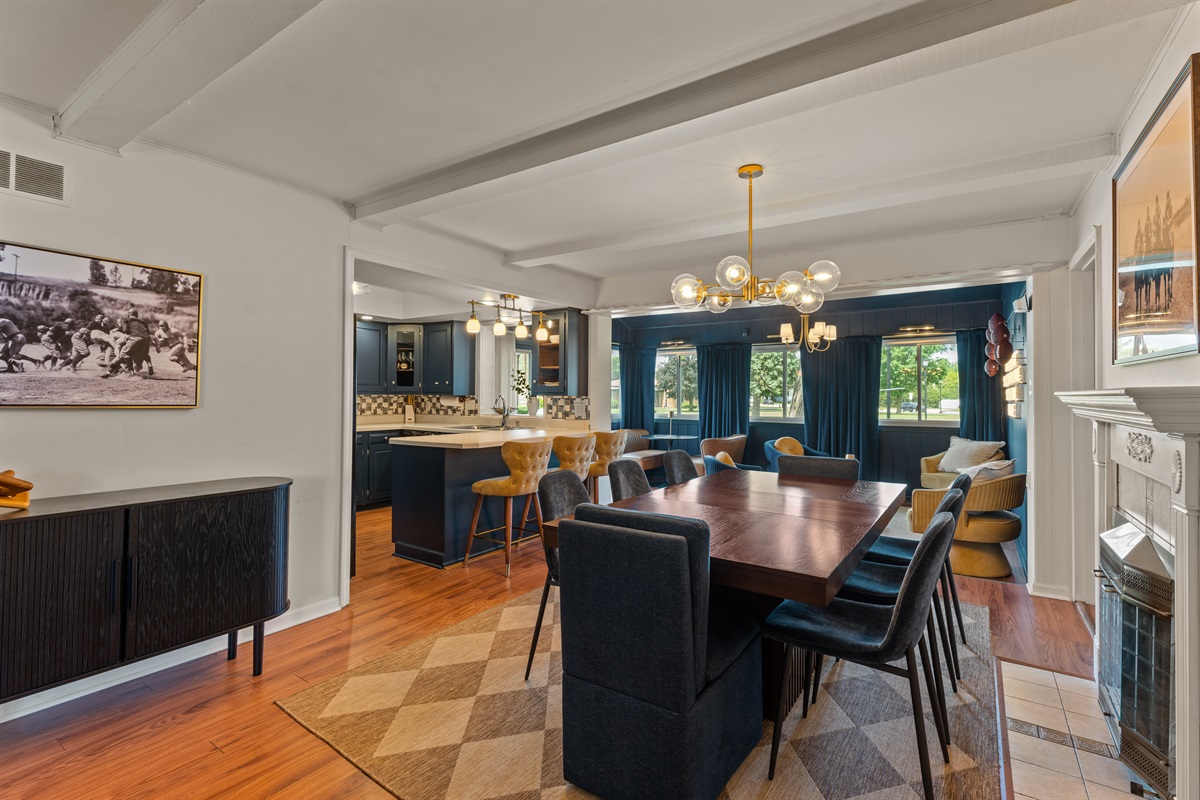Dining seating for 11