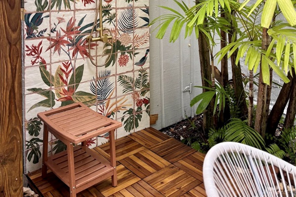 The picturesque outdoor shower has all the tropical vibes.