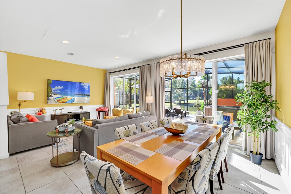 large dining area, seats 8