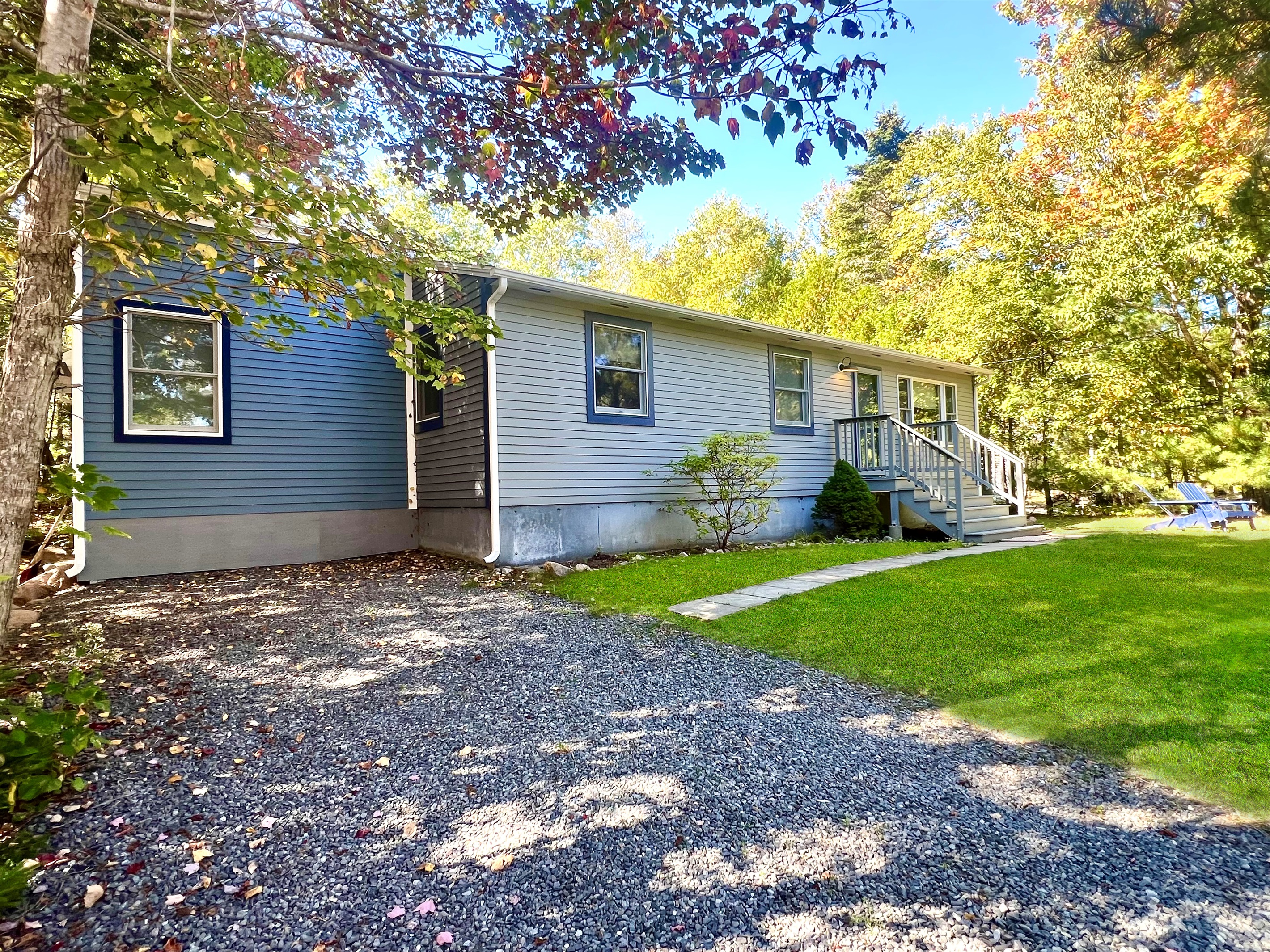 Blueberry Basecamp - Driveway