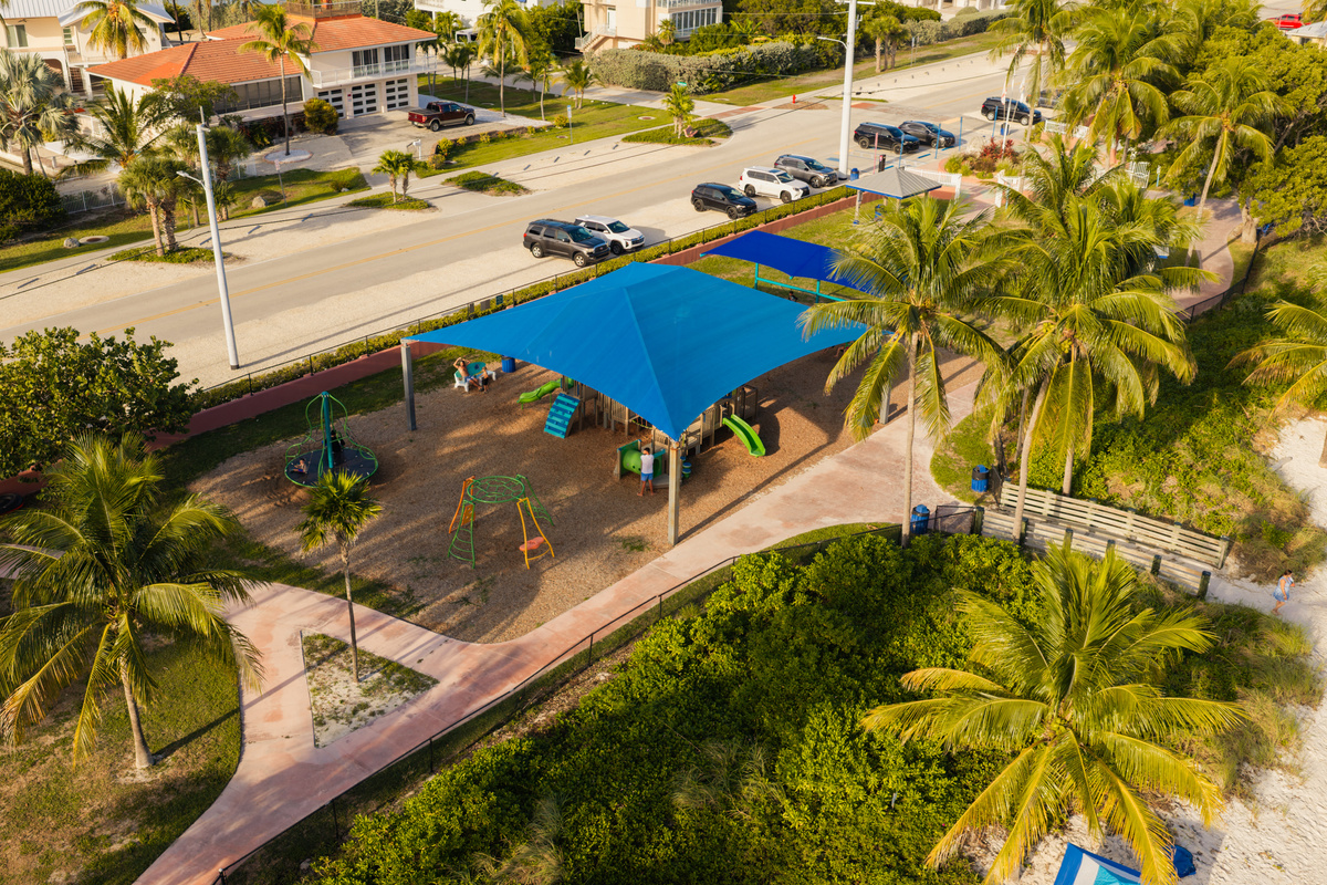 Two blocks from Sombrero beach.