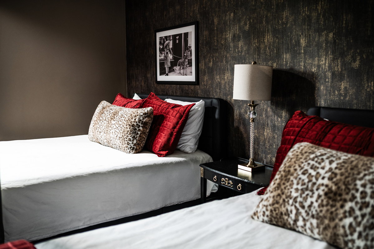 2 Queen Beds In Basement