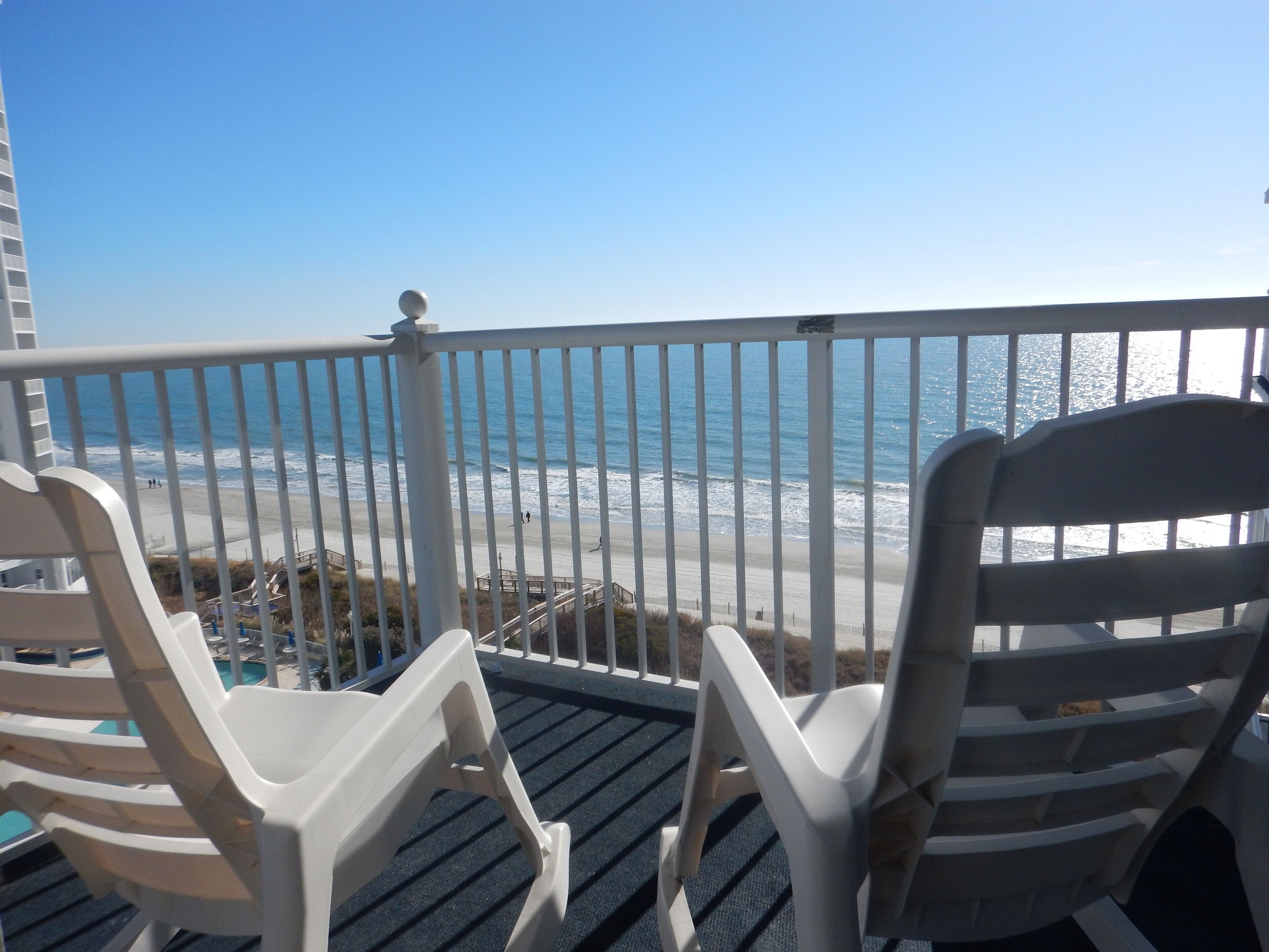 Rocking chairs on balcony, come enjoy the view!