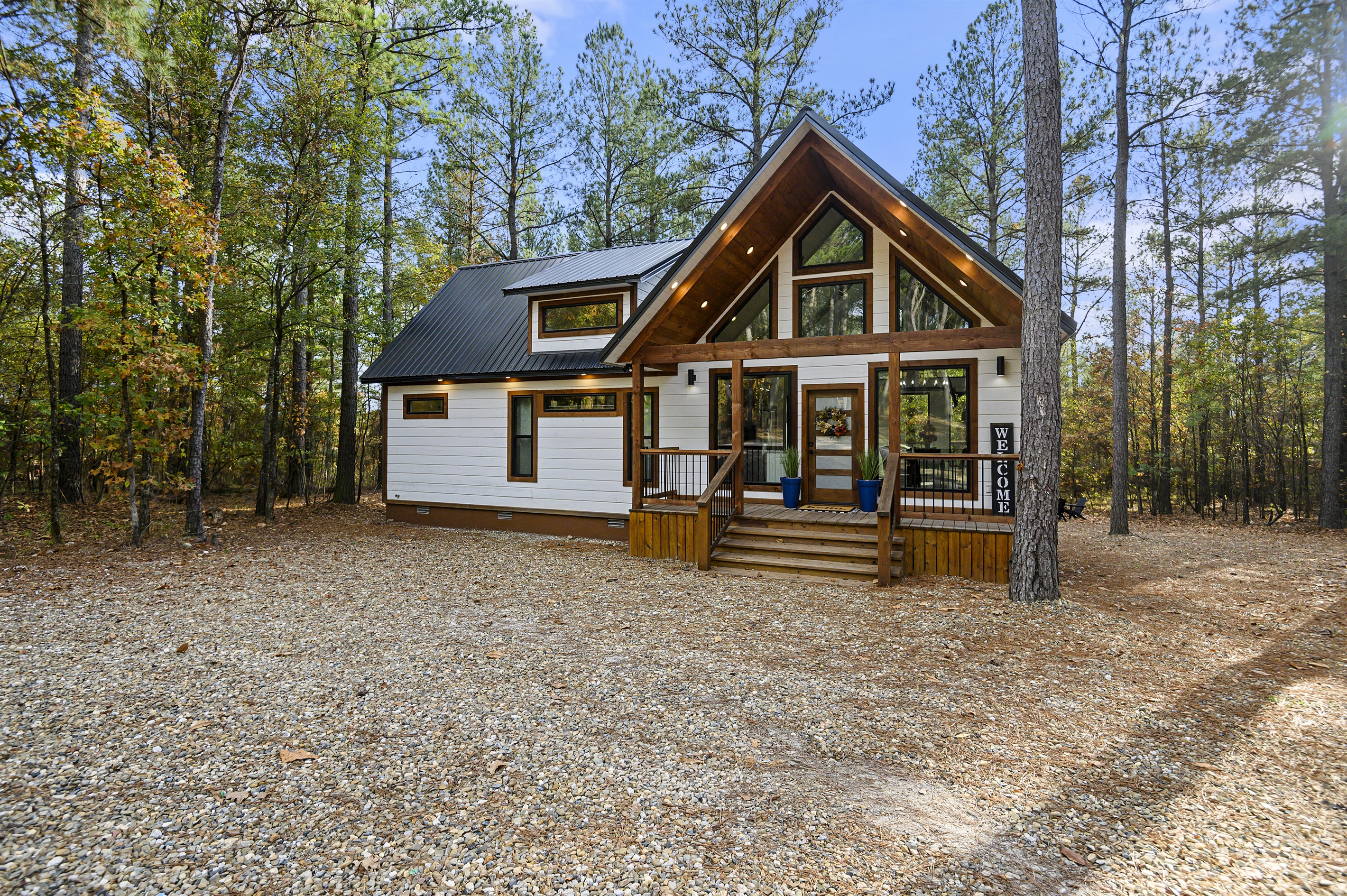 Exterior Retreat: Stunning cabin surrounded by trees, perfect for your nature-inspired getaway!