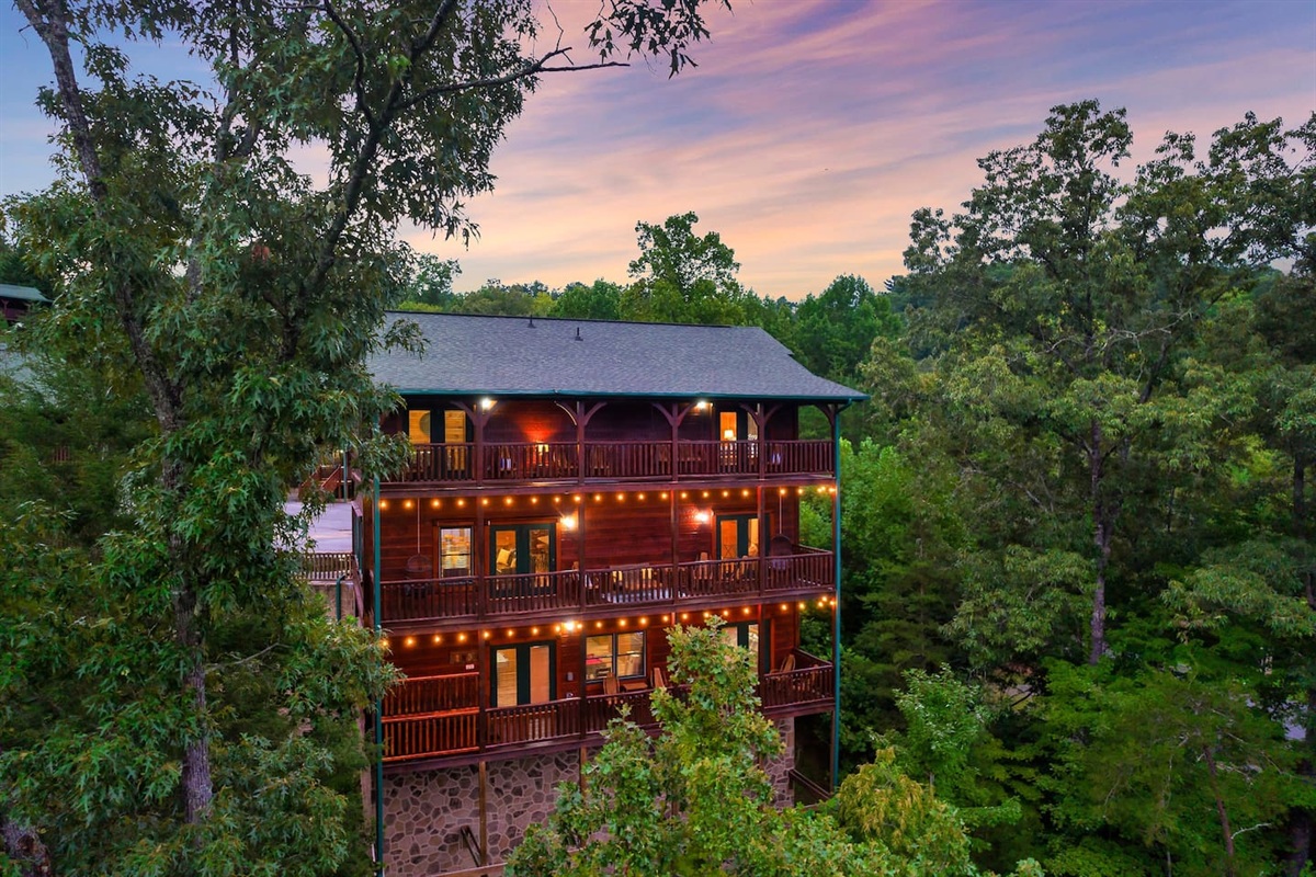 Incredible mountain views from 3 porches - come escape to our awesome Gatlinburg location!