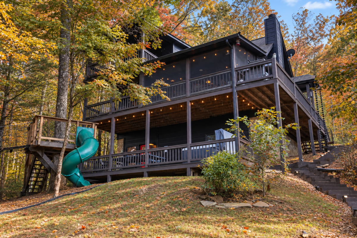 The kind of cabin that makes you stop and stare.