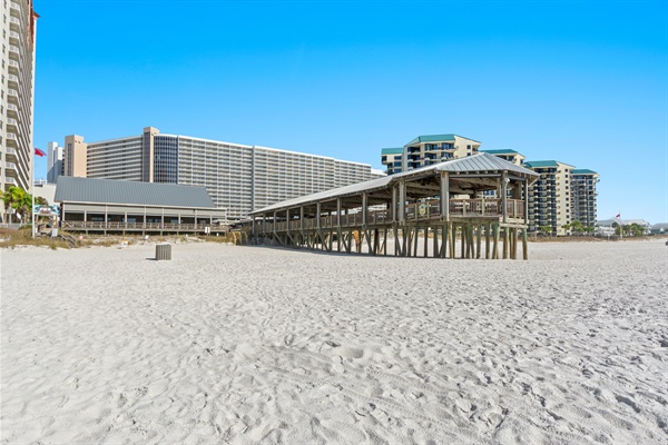 Laketown Wharf and Pineapple Willys Pier