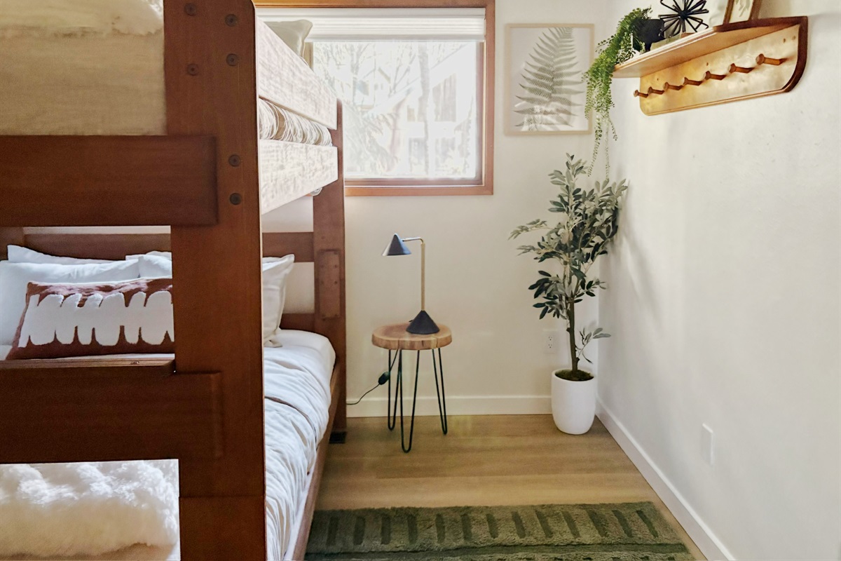 Creekside queen over queen bunk bed room