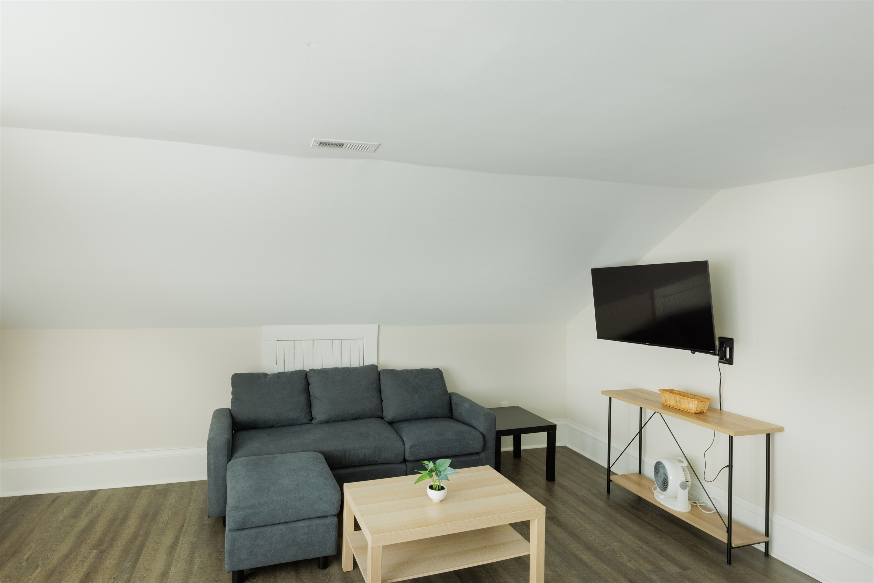 Peaceful and private space on the 3rd floor. Full bathroom includes toilet, sink, and bath tub.