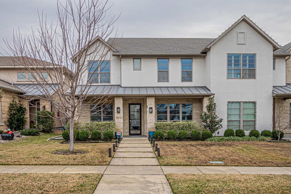 Prestigious Preston Hollow location near Highland Park and NorthPark