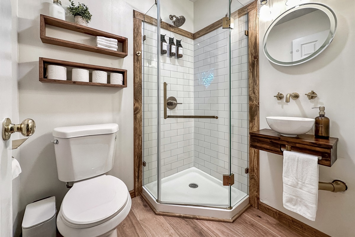 En suite bathroom with shower