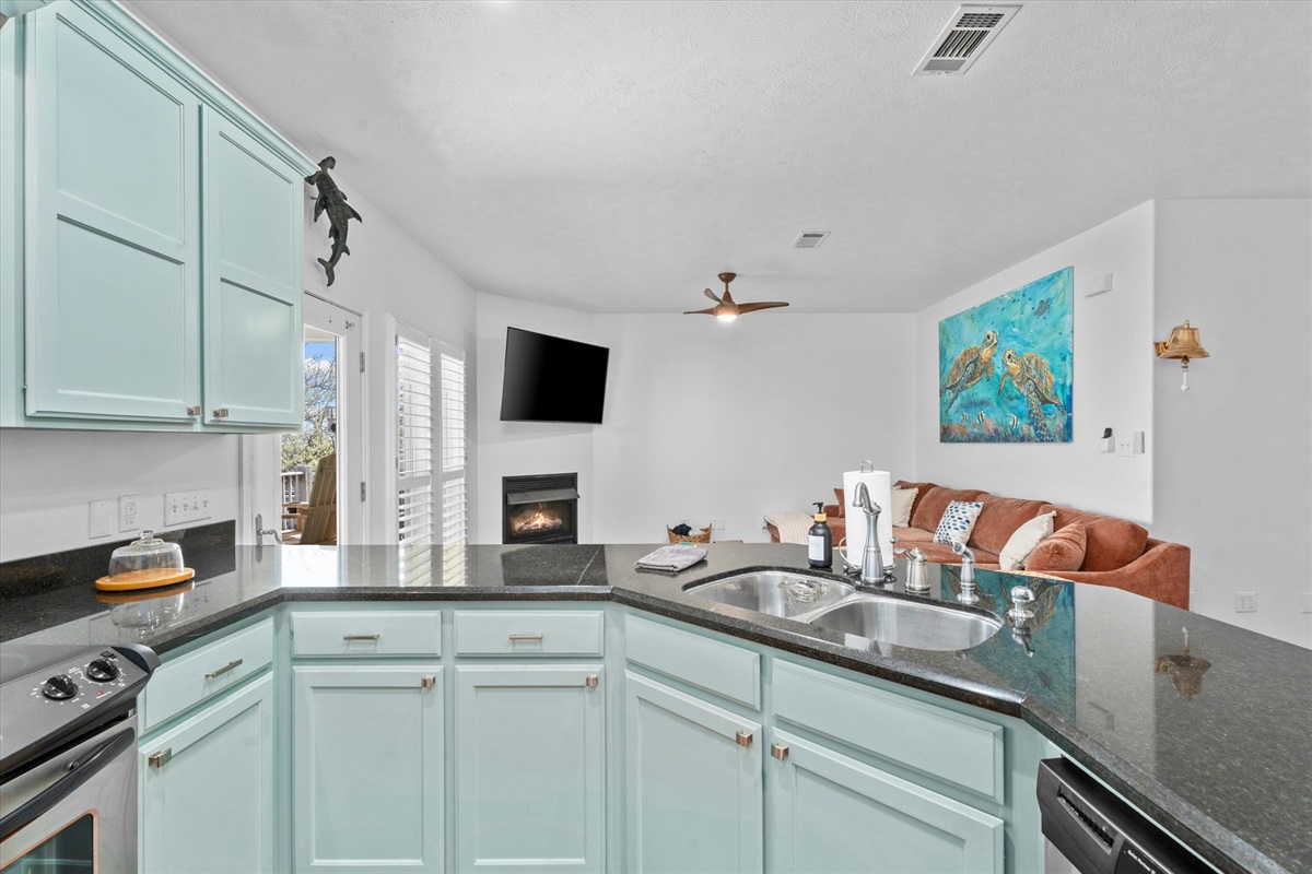 a5c365c6368f4a83873c8c2afba9a777 Large | Beachhouse | Texas | TX | Vacation Homes | Galveston | Crystal Beach | Kokomo | Breezy Days | Beachfront Elegance | Sunrise Serenity | Southern Sands Property Management, LLC