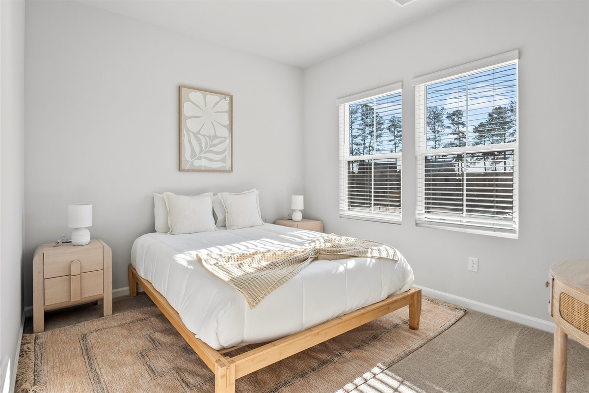 Second bedroom with Queen Bed