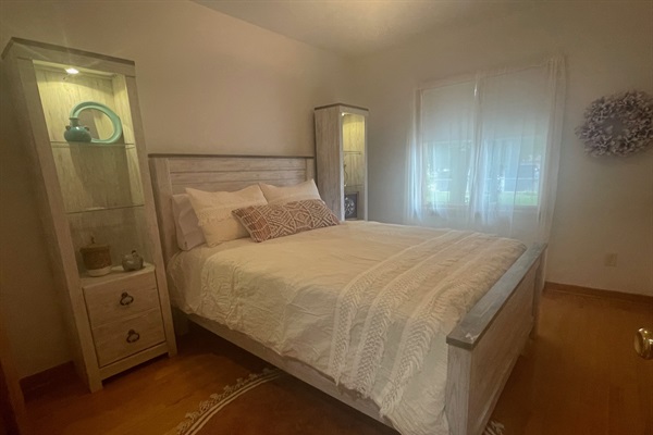 Queen guest bedroom with closet.