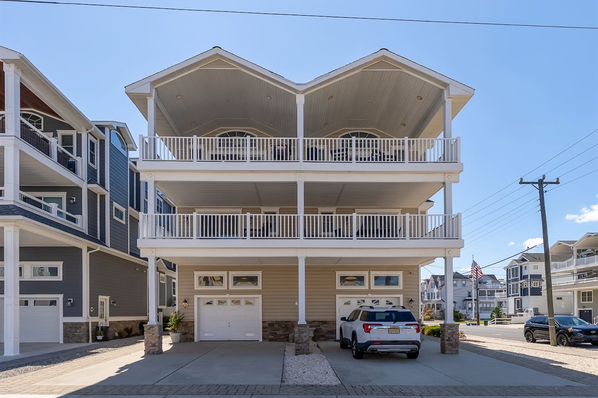 Exterior Front View of Property