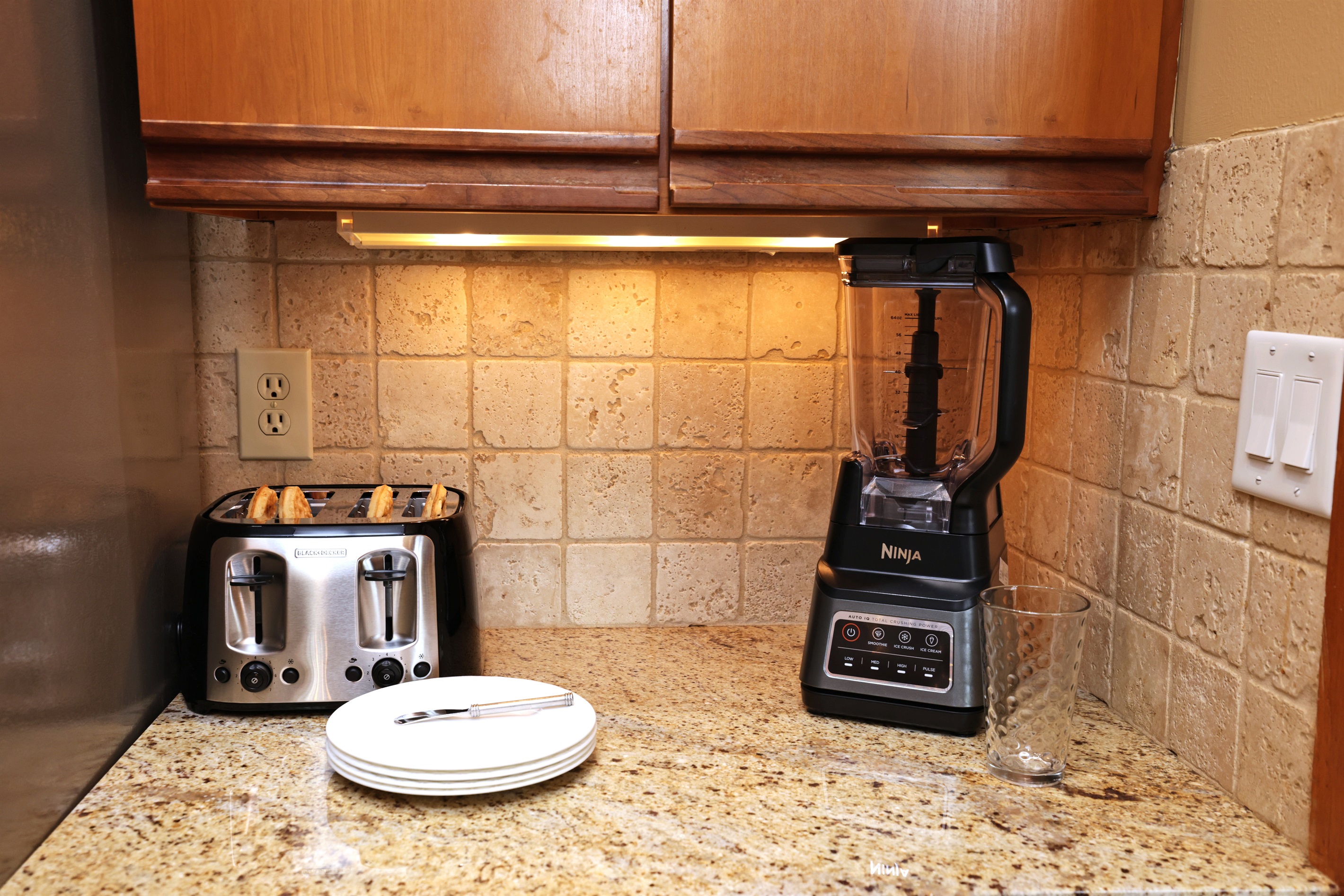 Breakfast Bar with Ninja and 4-slot toaster