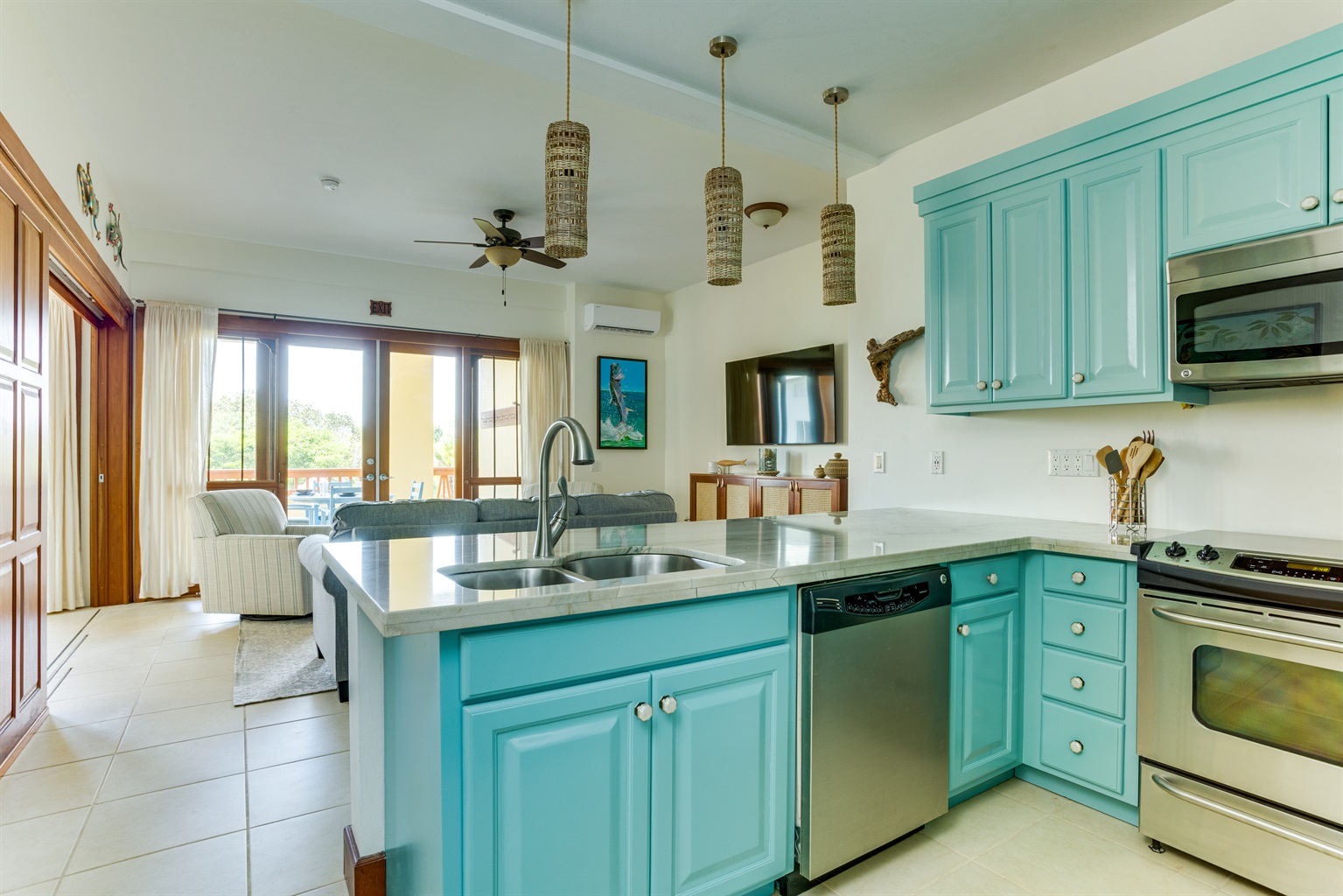 Kitchen w Living Room