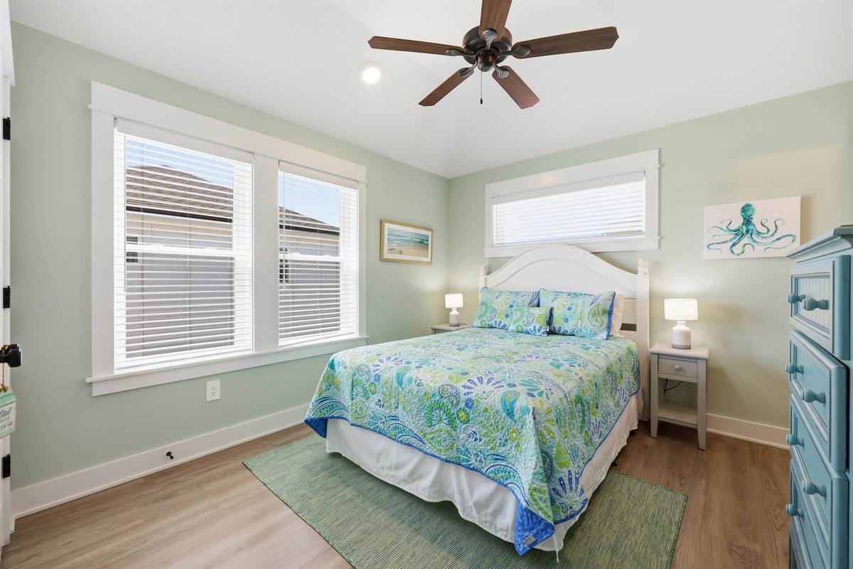 Cozy queen suite with plenty of natural light and ensuite bath
