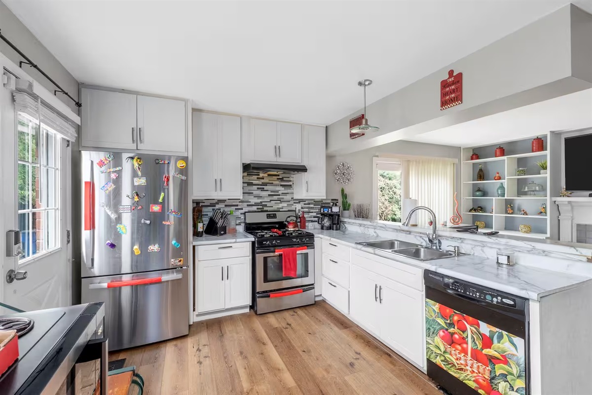 Kitchen is great, whether you're cooking a multi-course meal or just reheating leftovers.