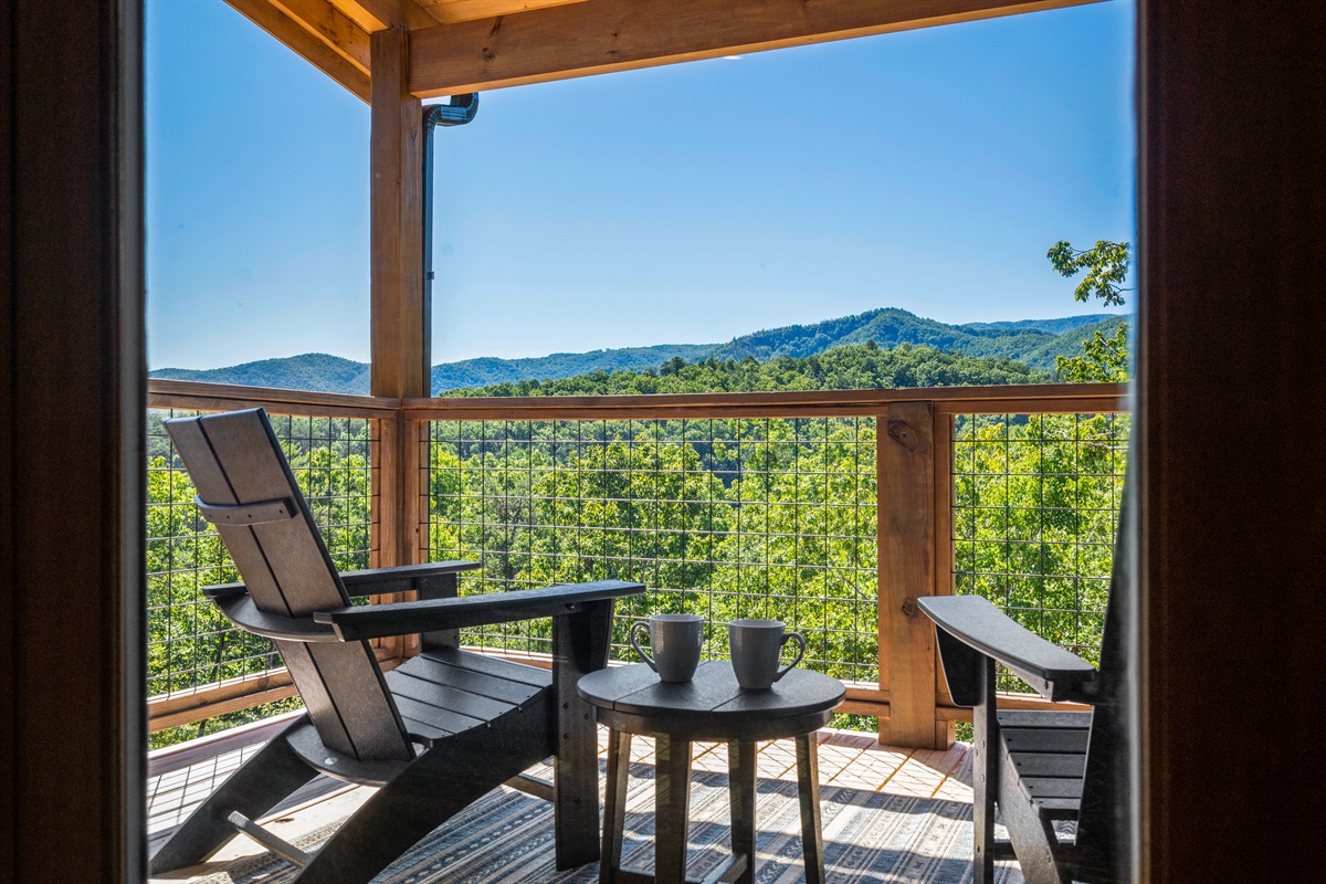 The upper level suite has it's own private balcony with amazing views. You can see Mount Le Conte off to the left. 