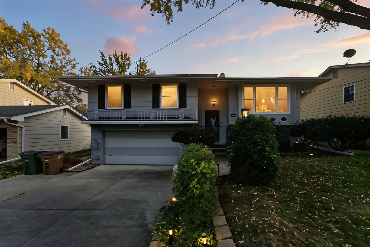 The Cozy Heights Retreat is located in a well-established, quiet, and safe Windsor Heights neighborhood.