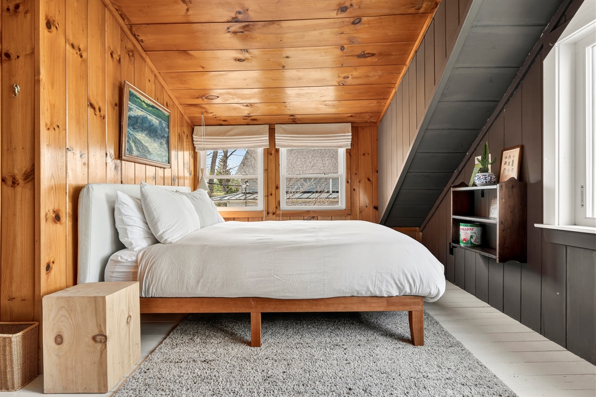 Primary bedroom - queen bed