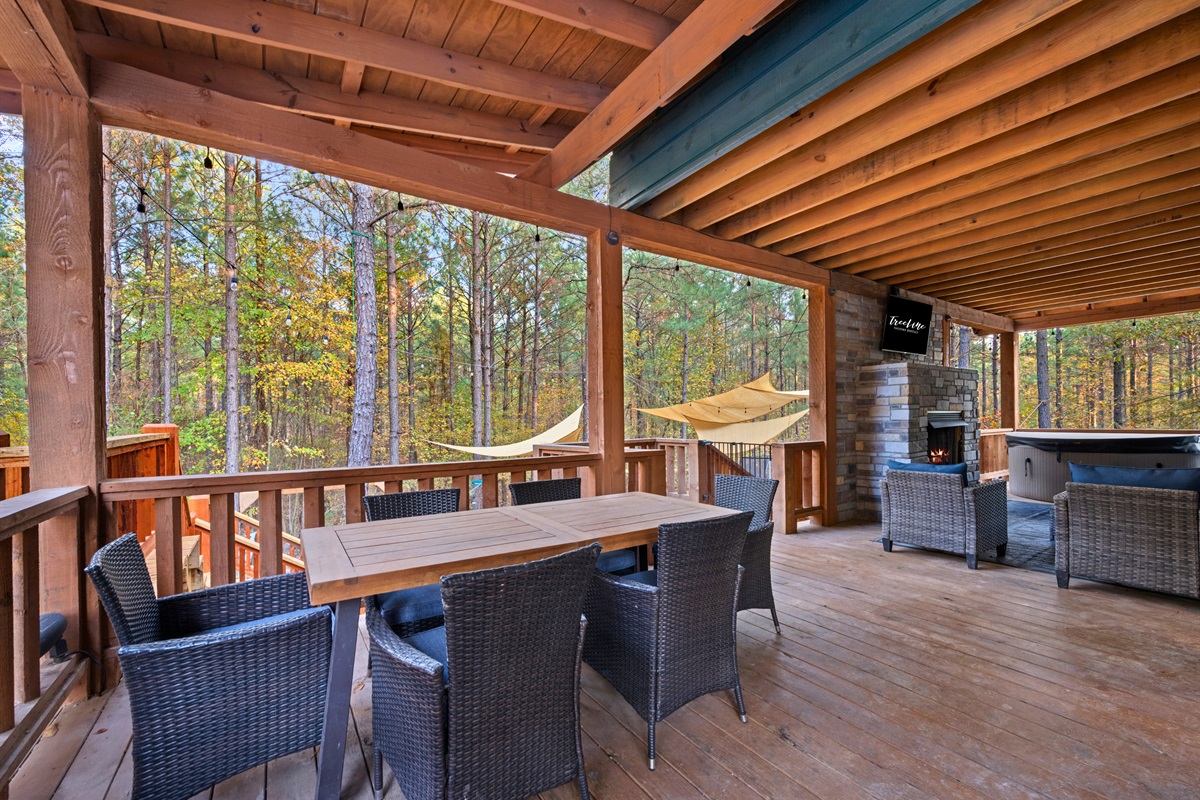 Al fresco dining at its finest. Gather around the table for a meal with a view, surrounded by the sounds of the great outdoors