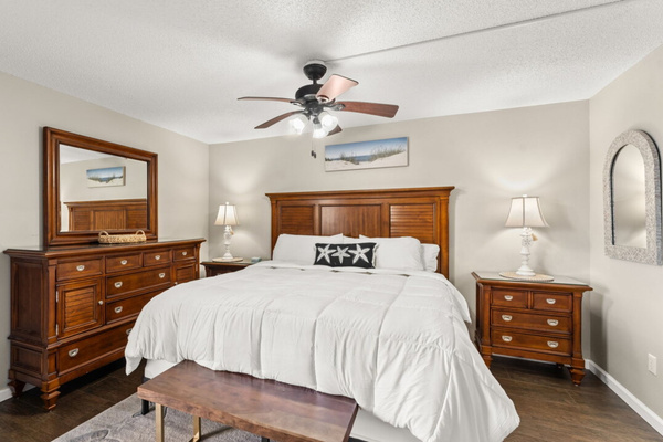 Main bedroom with a king bed, clothing storage, ceiling fan and ensuite bathroom