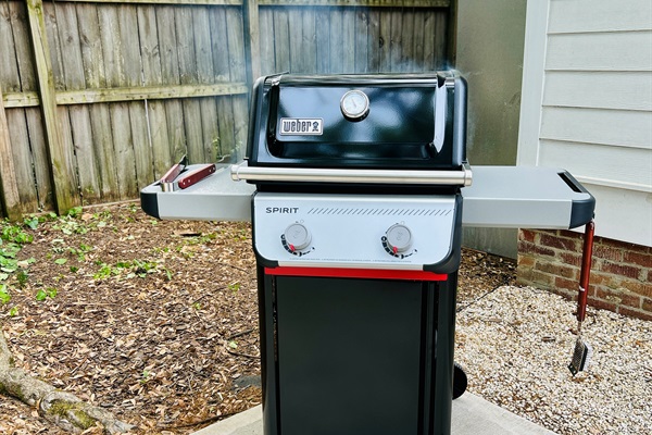 New at Go with the Flo — a shiny new Weber gas grill! 🔥