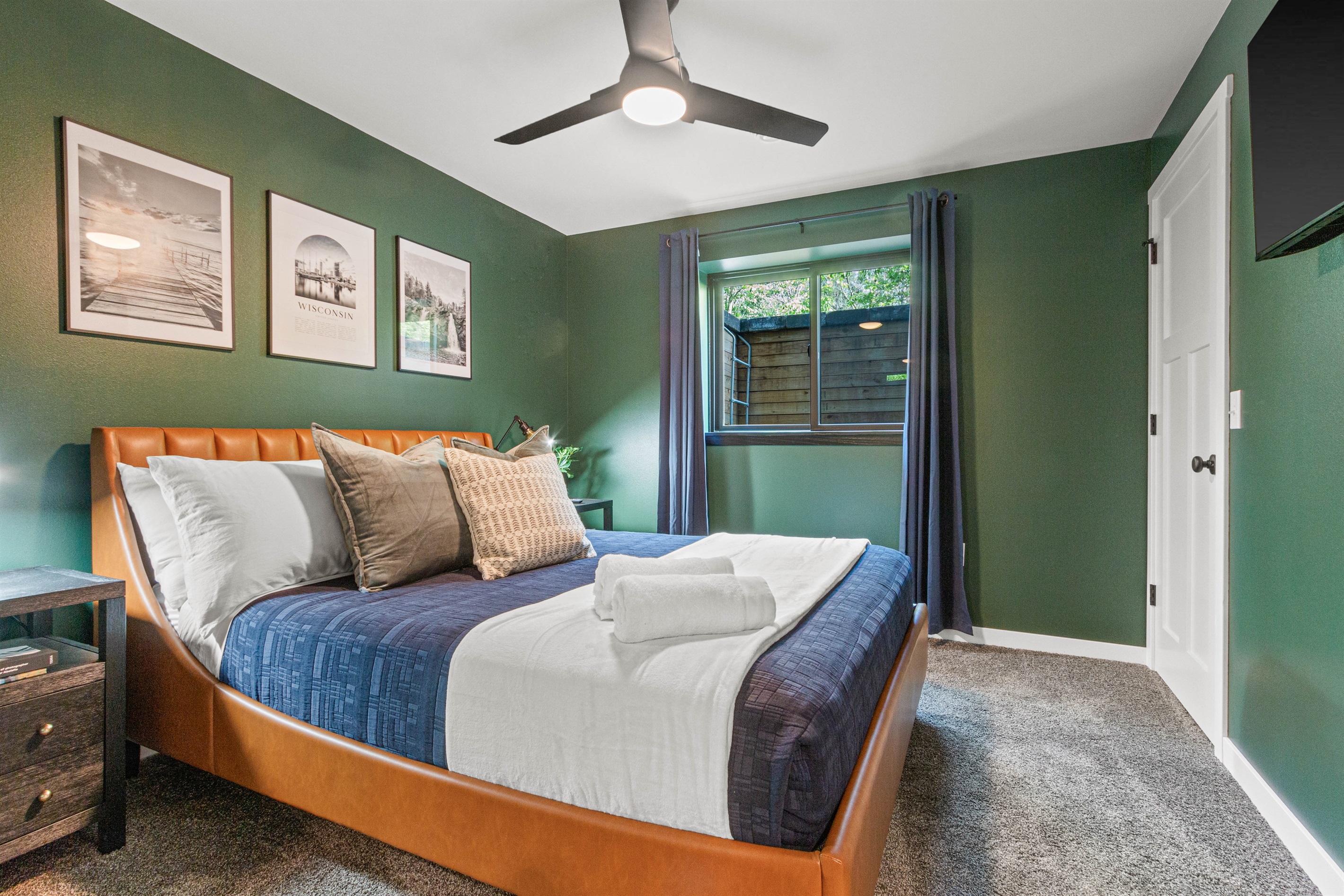 Bedroom 5 - Queen bed