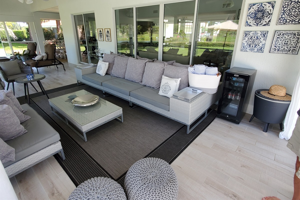 Lanai view with plenty of seating 