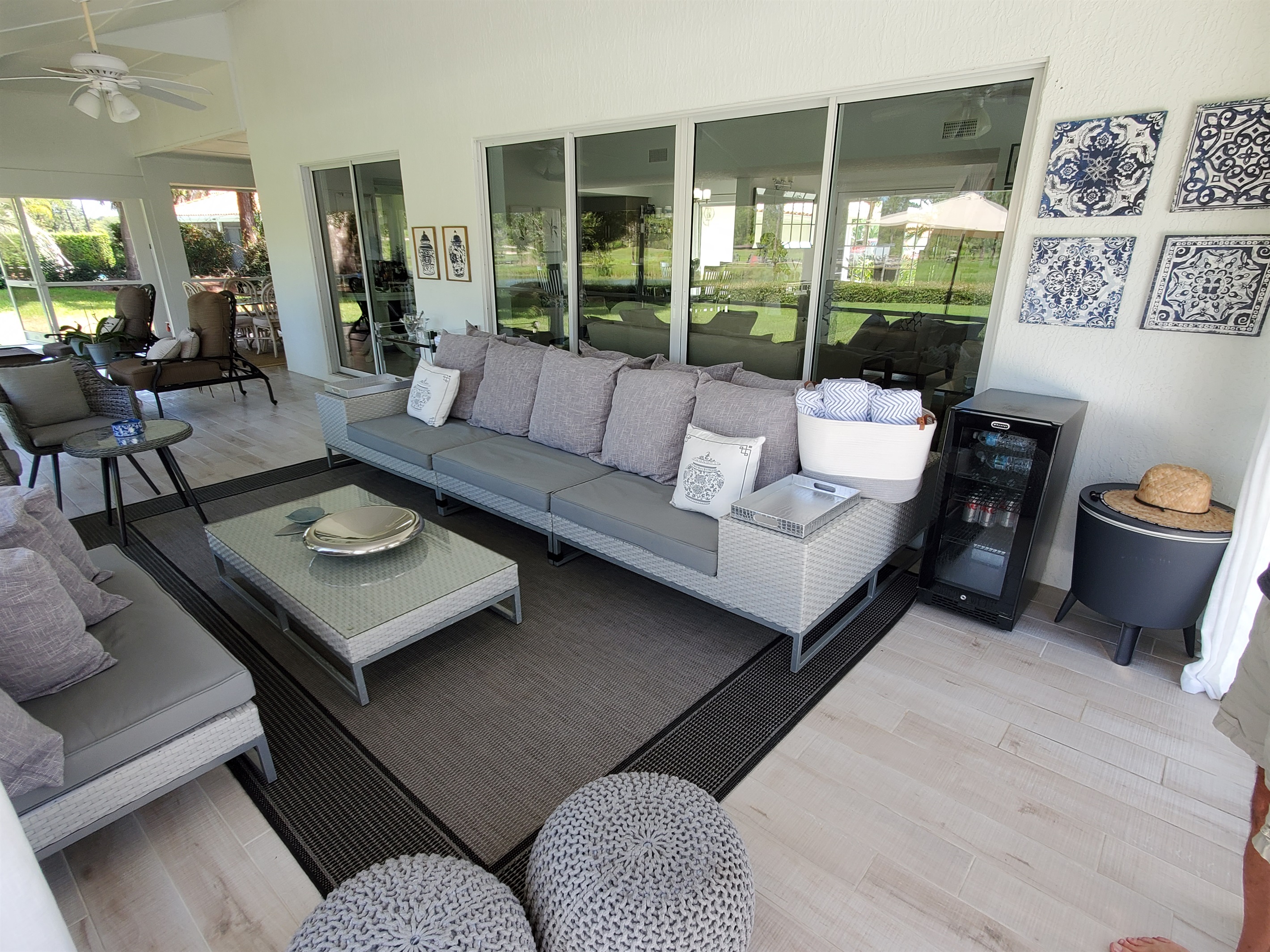 Lanai view with plenty of seating 