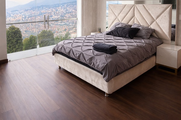 Room #4 - TV, private bathroom, city view + balcony