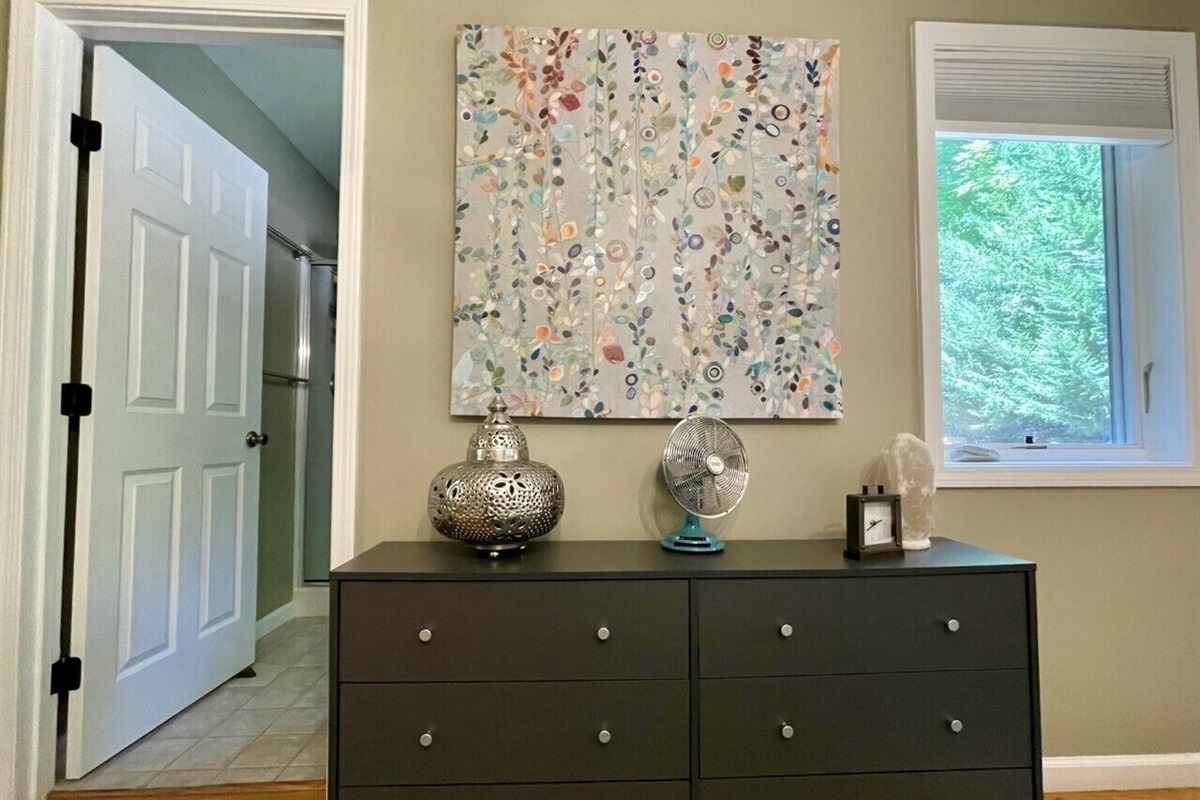 Dresser available for use in master